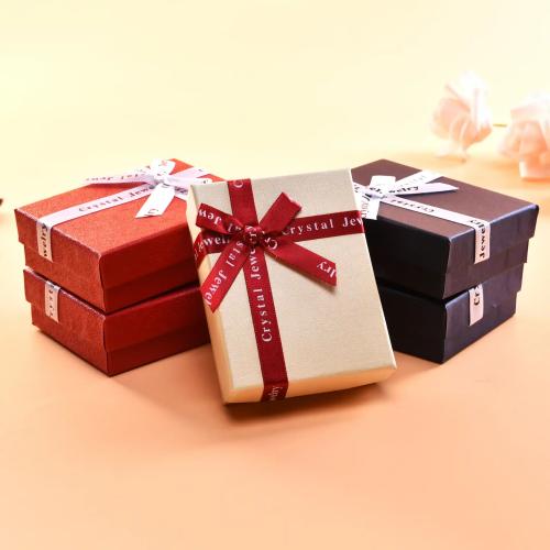 Craftsmanship Variations and Application Examples for Gift Boxes: Understanding the Logic Behind Choosing Hot Stamping, UV Coating, and Printing Techniques